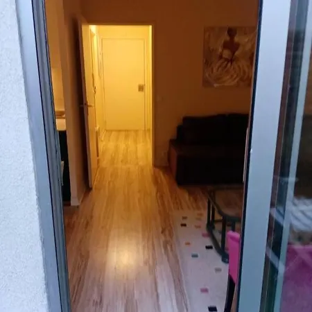 Cosy Avec Terrasse Face Au Parc Des Expositions Apartment